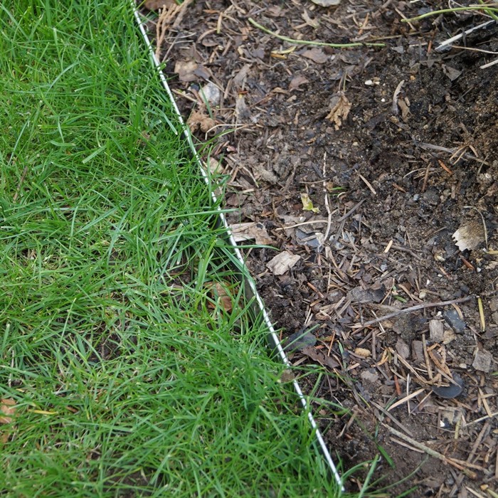 Inexpensive iron edge in stainless steel for garden bed and lawn